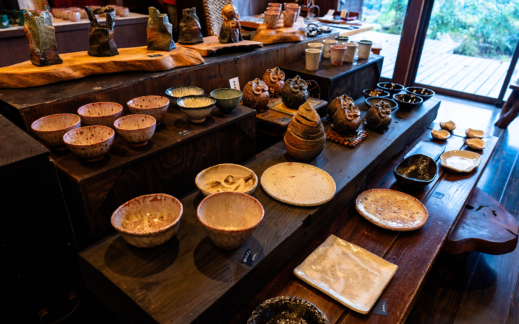 桜色の器たちが彩る秋の成竹窯ギャラリー