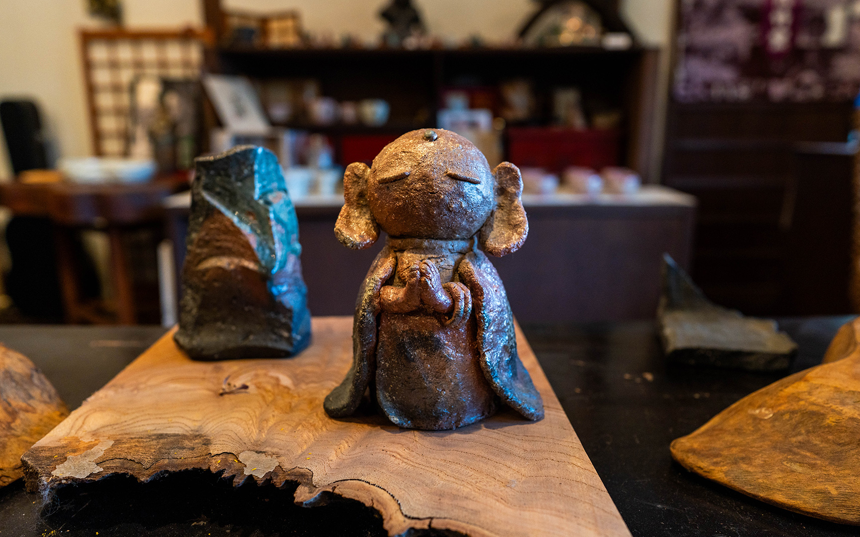 桜色の器たちが彩る秋の成竹窯ギャラリー